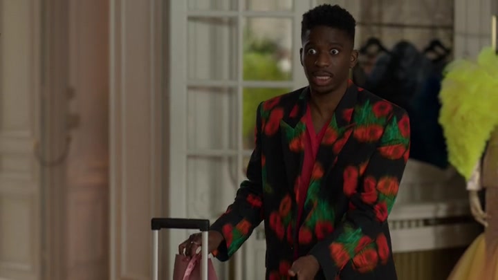 Emily_in_Paris_S02E03_WEBRip_x264-ION10_2172.jpg
