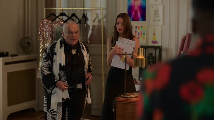 Emily_in_Paris_S02E03_WEBRip_x264-ION10_2174.jpg