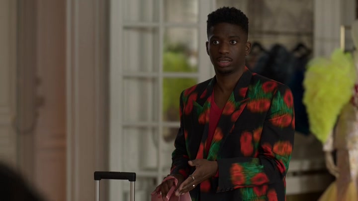 Emily_in_Paris_S02E03_WEBRip_x264-ION10_2178.jpg