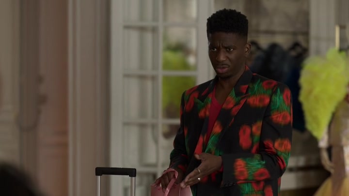 Emily_in_Paris_S02E03_WEBRip_x264-ION10_2179.jpg