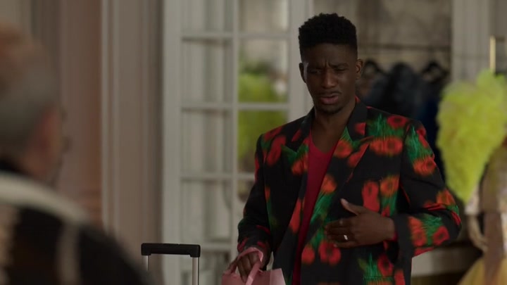 Emily_in_Paris_S02E03_WEBRip_x264-ION10_2181.jpg