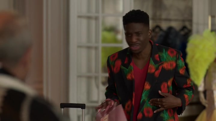 Emily_in_Paris_S02E03_WEBRip_x264-ION10_2183.jpg