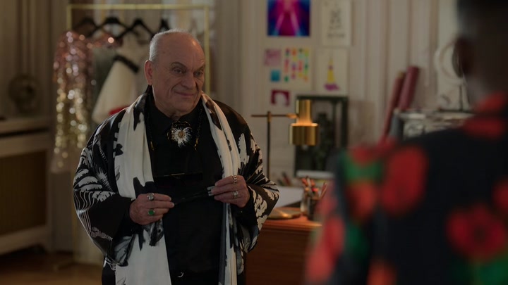 Emily_in_Paris_S02E03_WEBRip_x264-ION10_2184.jpg