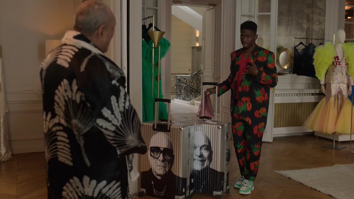 Emily_in_Paris_S02E03_WEBRip_x264-ION10_2186.jpg
