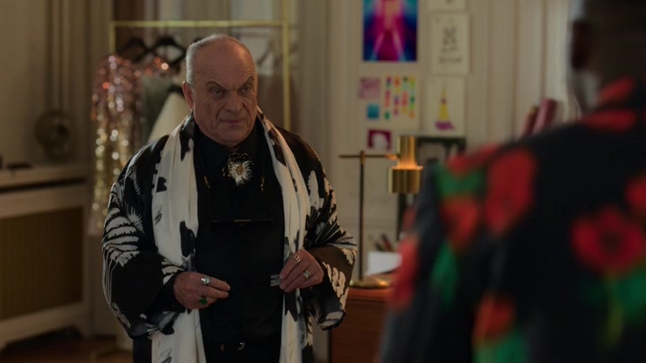 Emily_in_Paris_S02E03_WEBRip_x264-ION10_2197.jpg