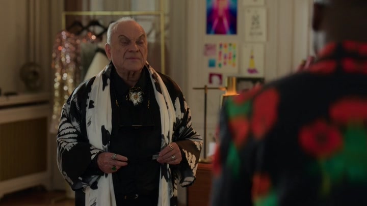 Emily_in_Paris_S02E03_WEBRip_x264-ION10_2198.jpg