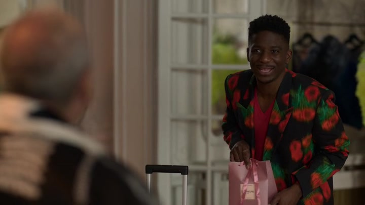 Emily_in_Paris_S02E03_WEBRip_x264-ION10_2203.jpg