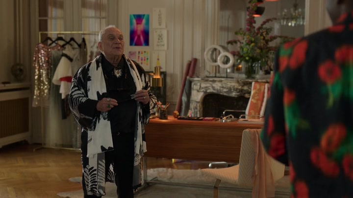 Emily_in_Paris_S02E03_WEBRip_x264-ION10_2208.jpg