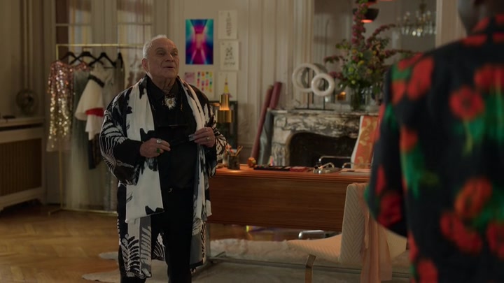 Emily_in_Paris_S02E03_WEBRip_x264-ION10_2210.jpg