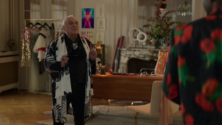 Emily_in_Paris_S02E03_WEBRip_x264-ION10_2212.jpg