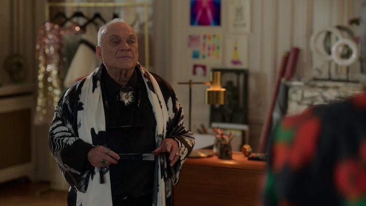 Emily_in_Paris_S02E03_WEBRip_x264-ION10_2214.jpg