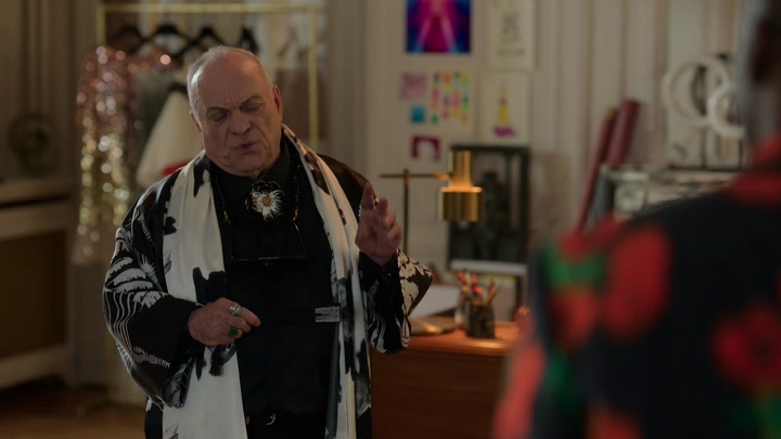 Emily_in_Paris_S02E03_WEBRip_x264-ION10_2221.jpg