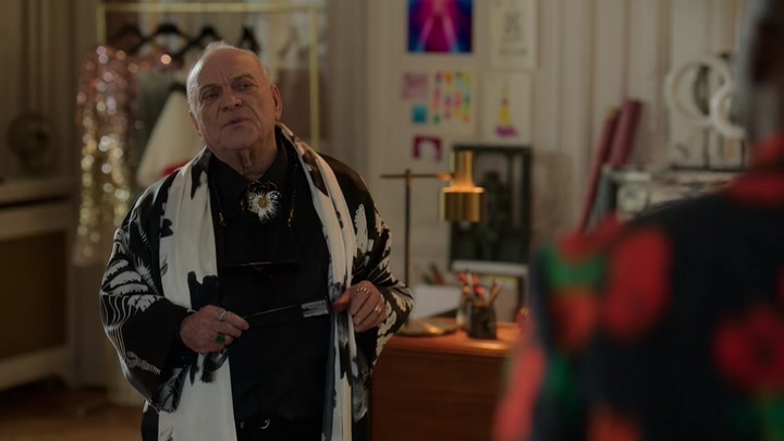 Emily_in_Paris_S02E03_WEBRip_x264-ION10_2222.jpg