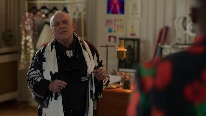 Emily_in_Paris_S02E03_WEBRip_x264-ION10_2223.jpg