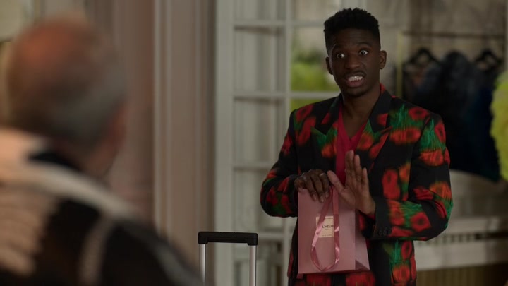 Emily_in_Paris_S02E03_WEBRip_x264-ION10_2224.jpg