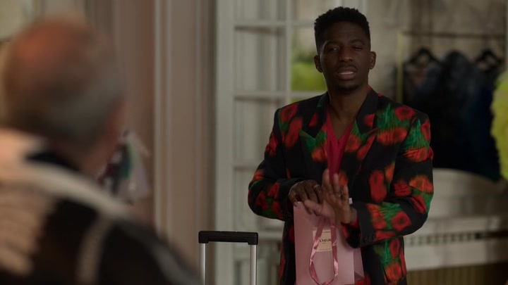 Emily_in_Paris_S02E03_WEBRip_x264-ION10_2225.jpg