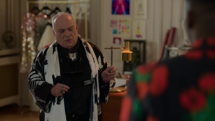 Emily_in_Paris_S02E03_WEBRip_x264-ION10_2229.jpg