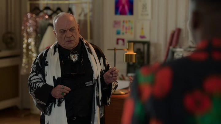 Emily_in_Paris_S02E03_WEBRip_x264-ION10_2230.jpg