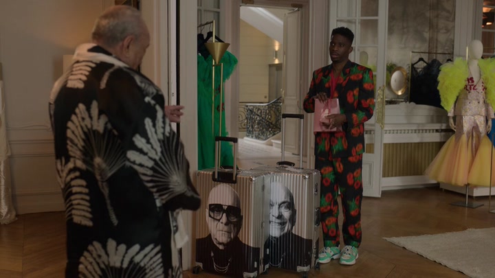 Emily_in_Paris_S02E03_WEBRip_x264-ION10_2231.jpg