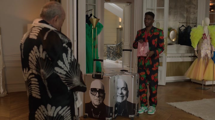 Emily_in_Paris_S02E03_WEBRip_x264-ION10_2234.jpg