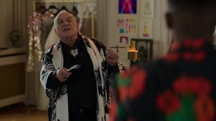 Emily_in_Paris_S02E03_WEBRip_x264-ION10_2236.jpg