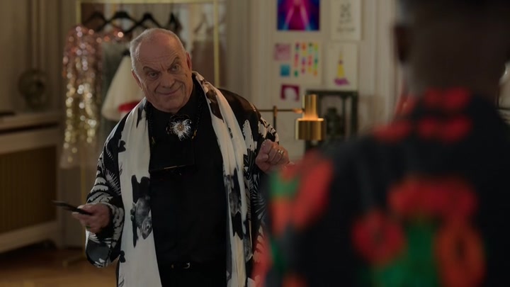 Emily_in_Paris_S02E03_WEBRip_x264-ION10_2242.jpg