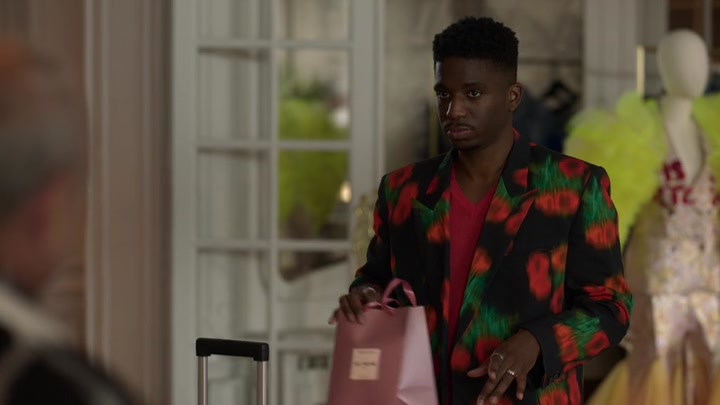 Emily_in_Paris_S02E03_WEBRip_x264-ION10_2244.jpg