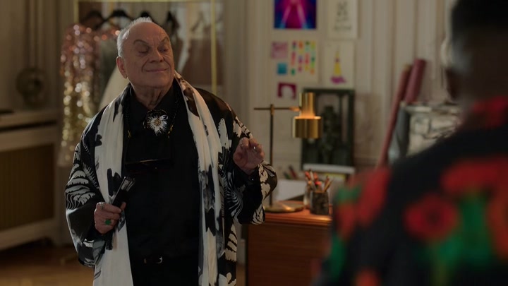 Emily_in_Paris_S02E03_WEBRip_x264-ION10_2249.jpg