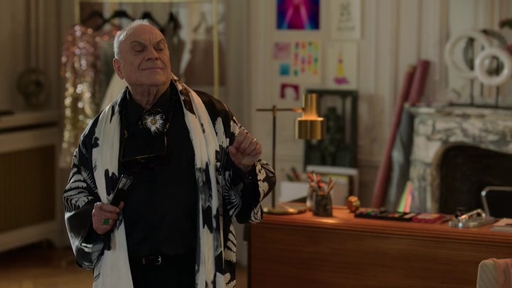 Emily_in_Paris_S02E03_WEBRip_x264-ION10_2250.jpg