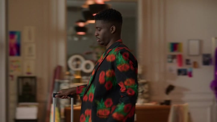 Emily_in_Paris_S02E03_WEBRip_x264-ION10_2254.jpg