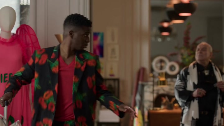 Emily_in_Paris_S02E03_WEBRip_x264-ION10_2256.jpg