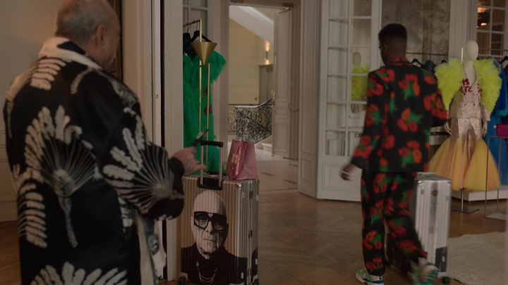 Emily_in_Paris_S02E03_WEBRip_x264-ION10_2261.jpg