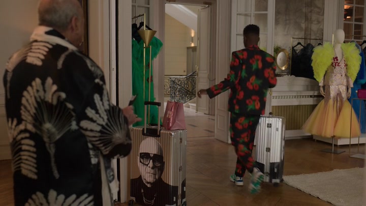 Emily_in_Paris_S02E03_WEBRip_x264-ION10_2262.jpg