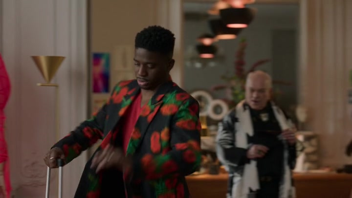 Emily_in_Paris_S02E03_WEBRip_x264-ION10_2270.jpg