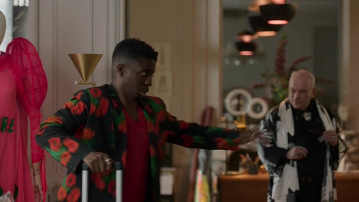 Emily_in_Paris_S02E03_WEBRip_x264-ION10_2271.jpg