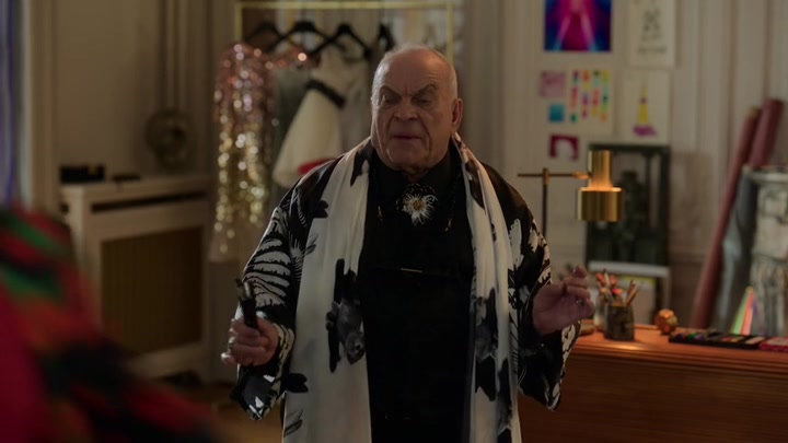 Emily_in_Paris_S02E03_WEBRip_x264-ION10_2272.jpg