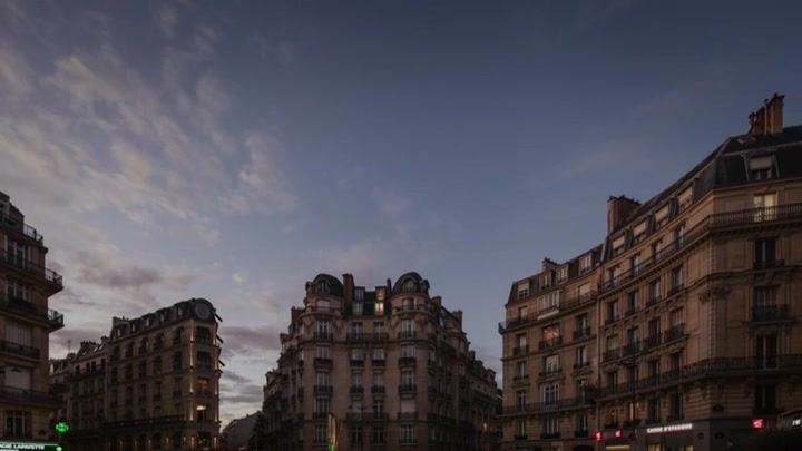 Emily_in_Paris_S02E03_WEBRip_x264-ION10_2278.jpg