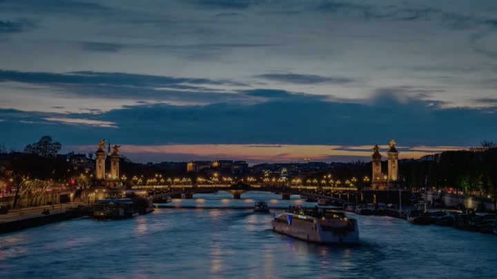 Emily_in_Paris_S02E03_WEBRip_x264-ION10_2284.jpg