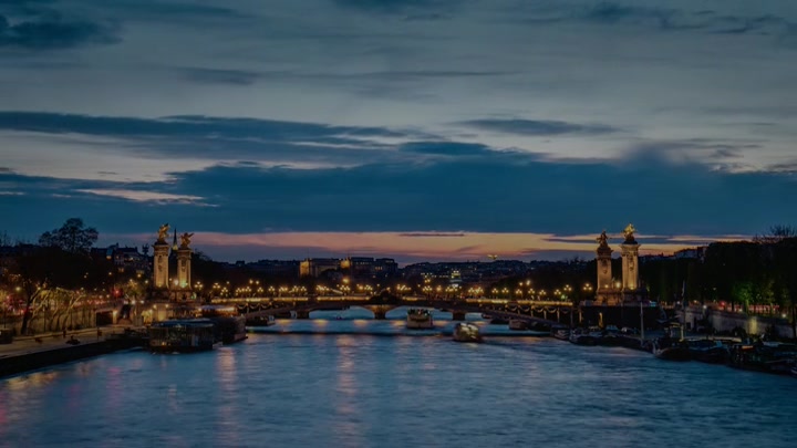 Emily_in_Paris_S02E03_WEBRip_x264-ION10_2285.jpg