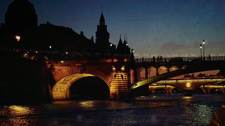 Emily_in_Paris_S02E03_WEBRip_x264-ION10_2287.jpg
