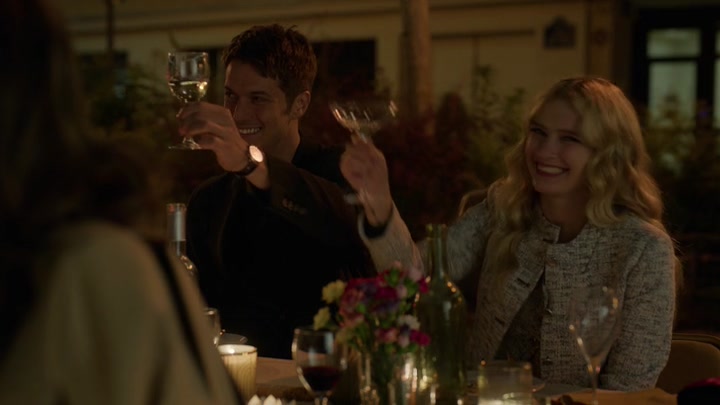 Emily_in_Paris_S02E03_WEBRip_x264-ION10_2296.jpg