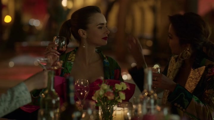 Emily_in_Paris_S02E03_WEBRip_x264-ION10_2299.jpg