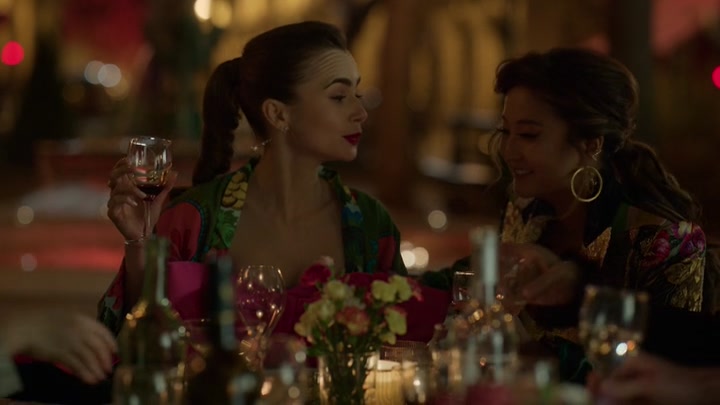 Emily_in_Paris_S02E03_WEBRip_x264-ION10_2303.jpg