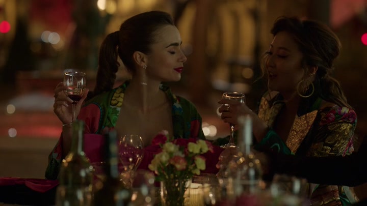 Emily_in_Paris_S02E03_WEBRip_x264-ION10_2304.jpg