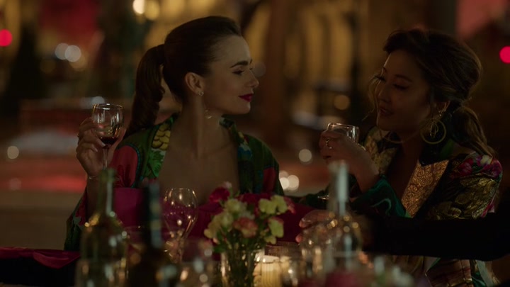 Emily_in_Paris_S02E03_WEBRip_x264-ION10_2305.jpg