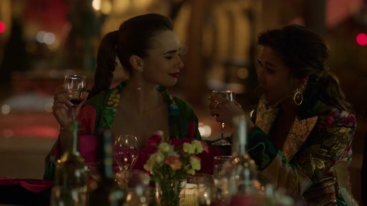 Emily_in_Paris_S02E03_WEBRip_x264-ION10_2309.jpg