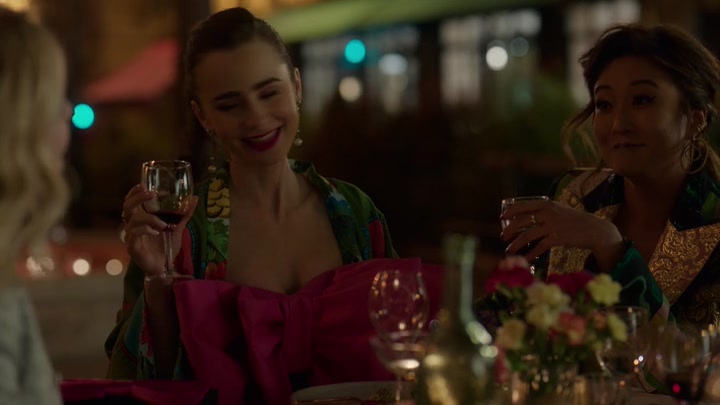 Emily_in_Paris_S02E03_WEBRip_x264-ION10_2314.jpg