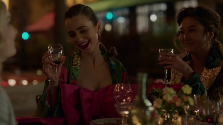 Emily_in_Paris_S02E03_WEBRip_x264-ION10_2315.jpg