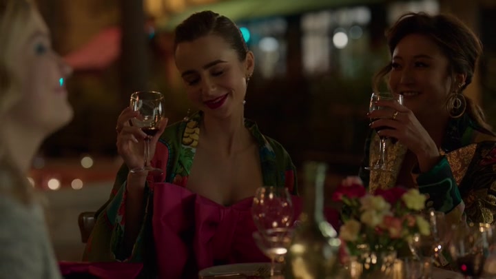 Emily_in_Paris_S02E03_WEBRip_x264-ION10_2316.jpg