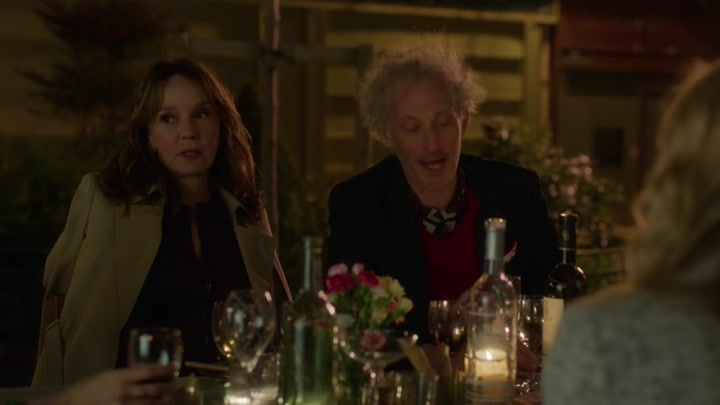 Emily_in_Paris_S02E03_WEBRip_x264-ION10_2319.jpg